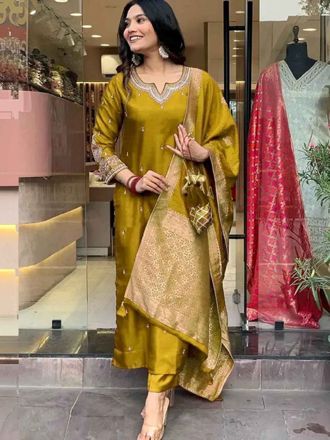 SACi Women Regular Thread Work Kurta with Trousers & With Dupatta