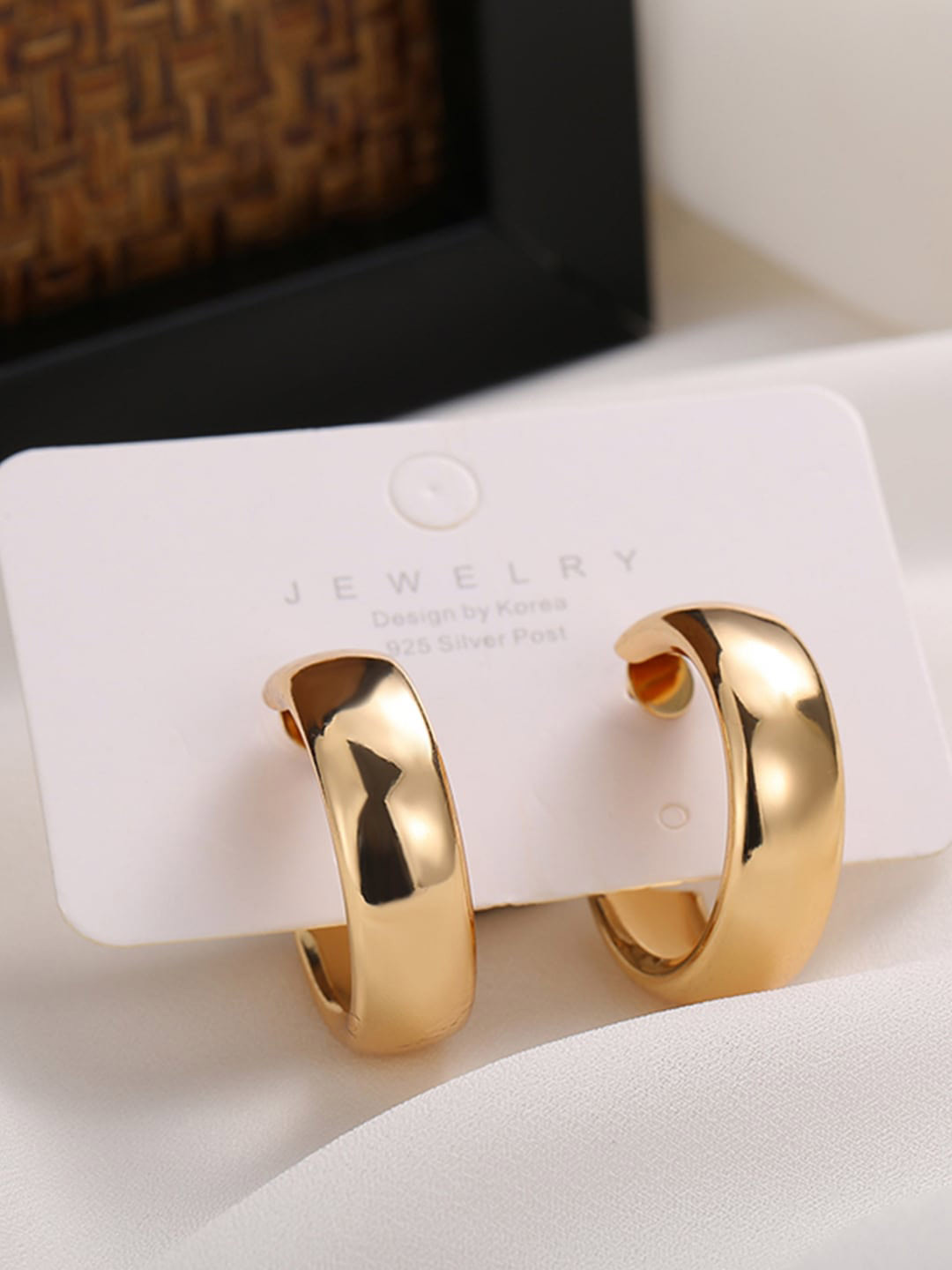 DressBerry Gold-Plated Contemporary Half Hoop Earrings