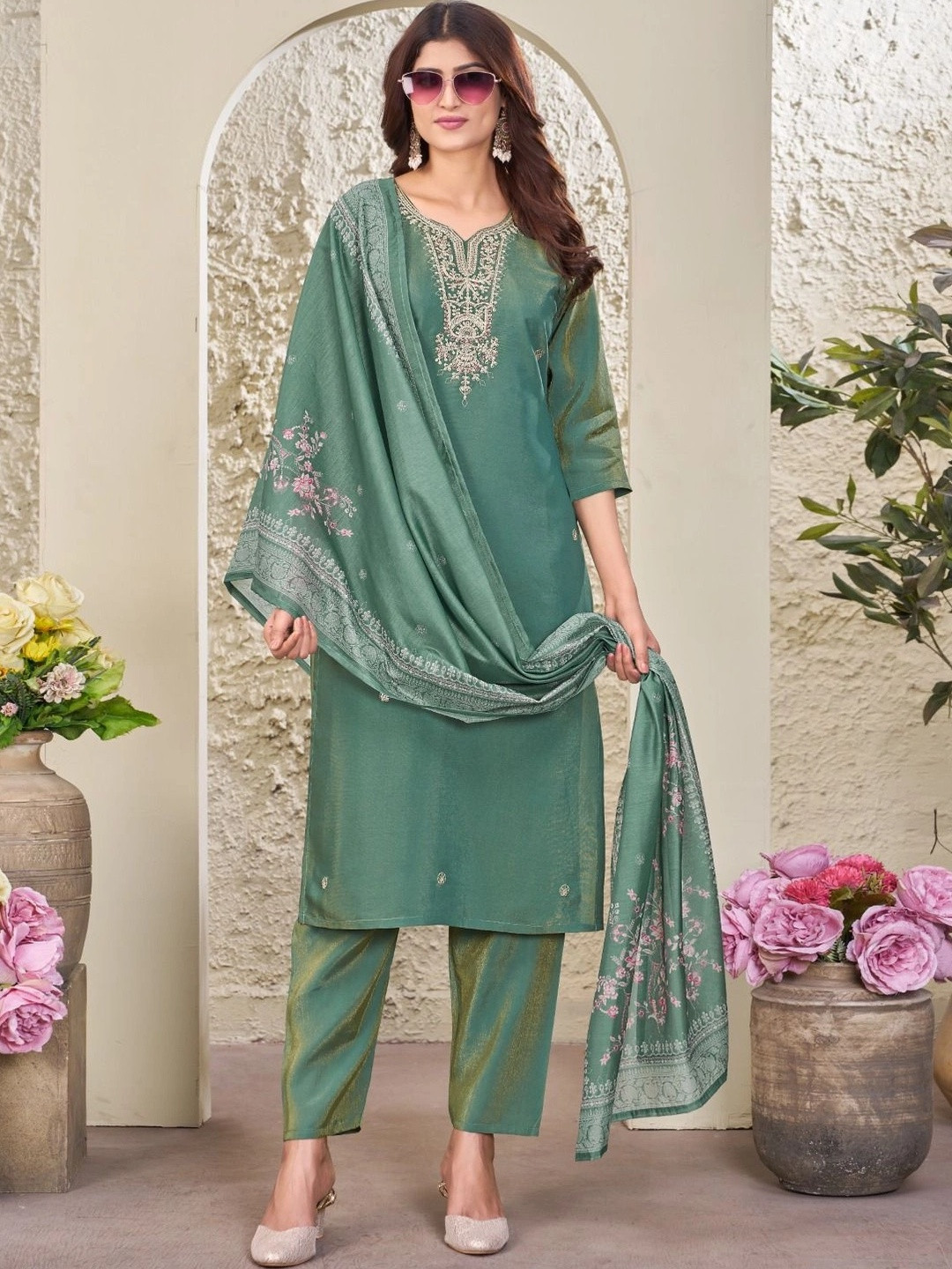 STH Women Embroidered Regular Thread Work Silk Georgette Kurta with Trousers & With Dupatta