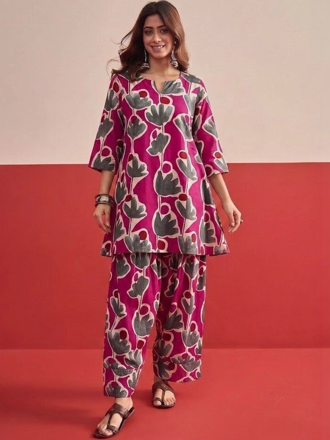 InWeave Women Floral Printed Regular Pure Cotton Kurti with Palazzos