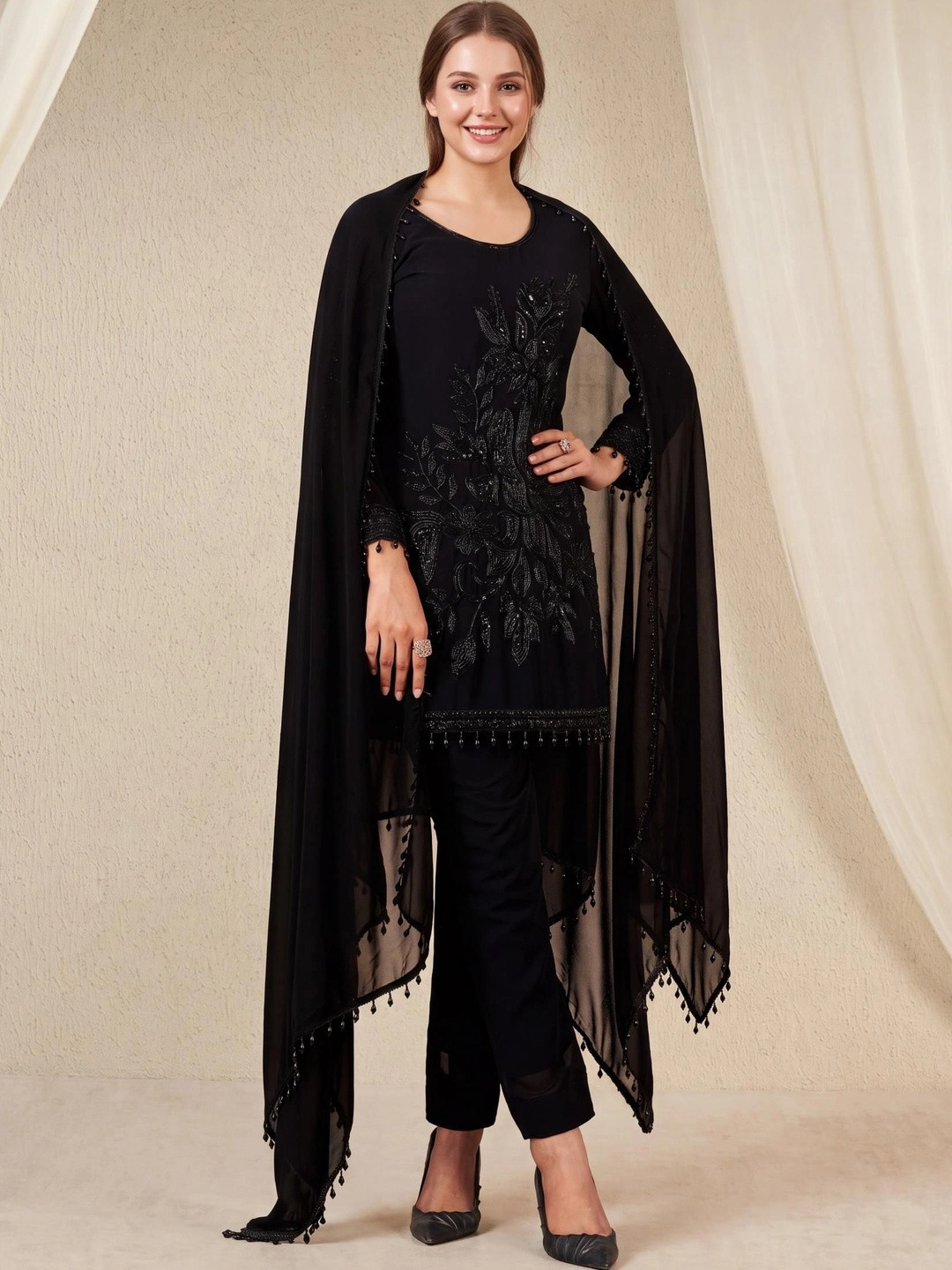 House of Pataudi Women Floral Embroidered Regular Beads and Stones Kurta with Trousers & With Dupatta