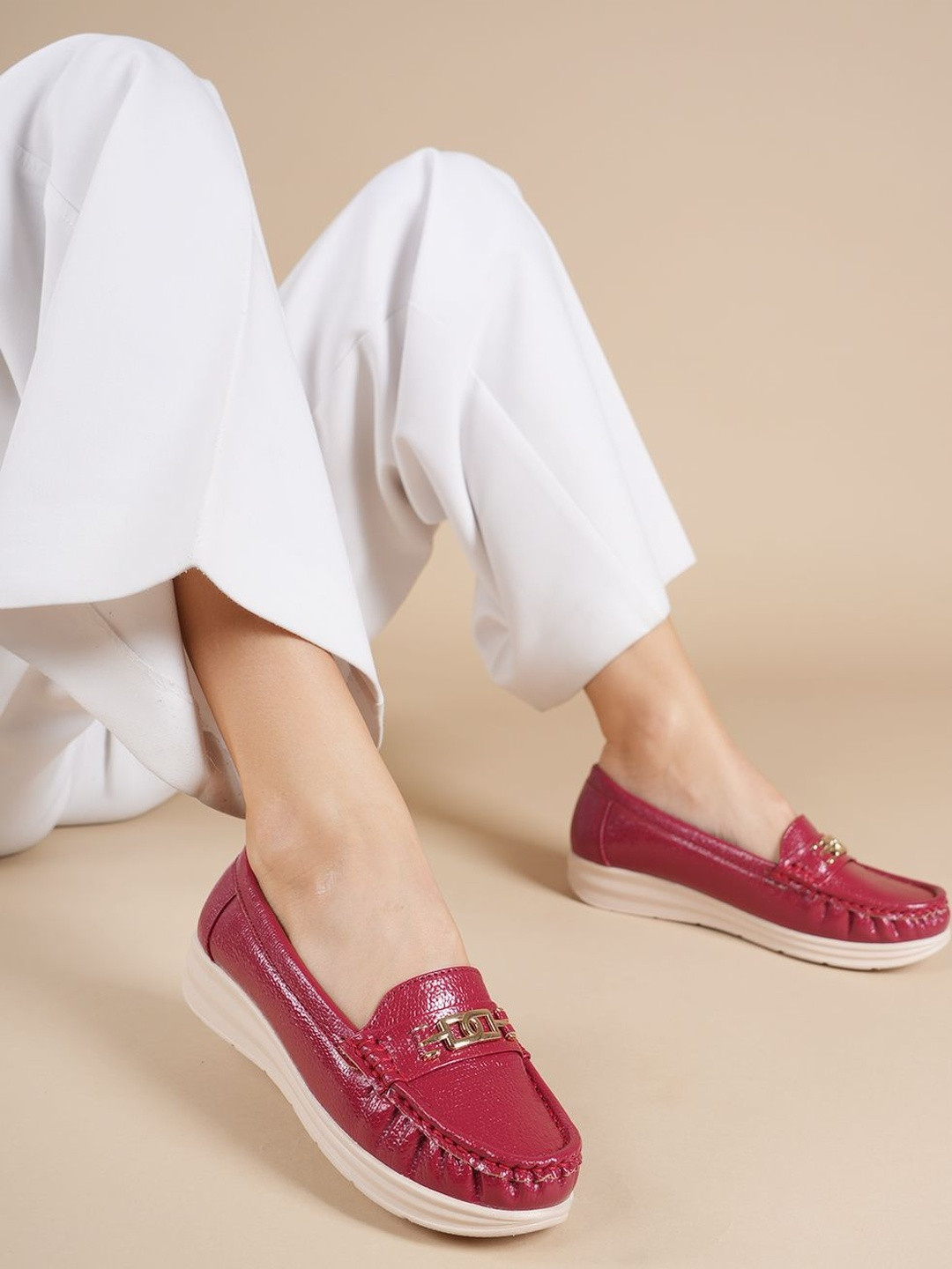 DressBerry Women Textured Loafers