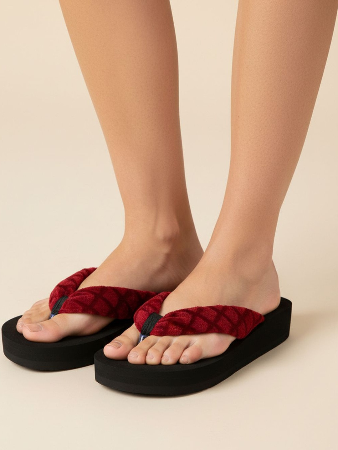 DressBerry Textured Flatform Sandals