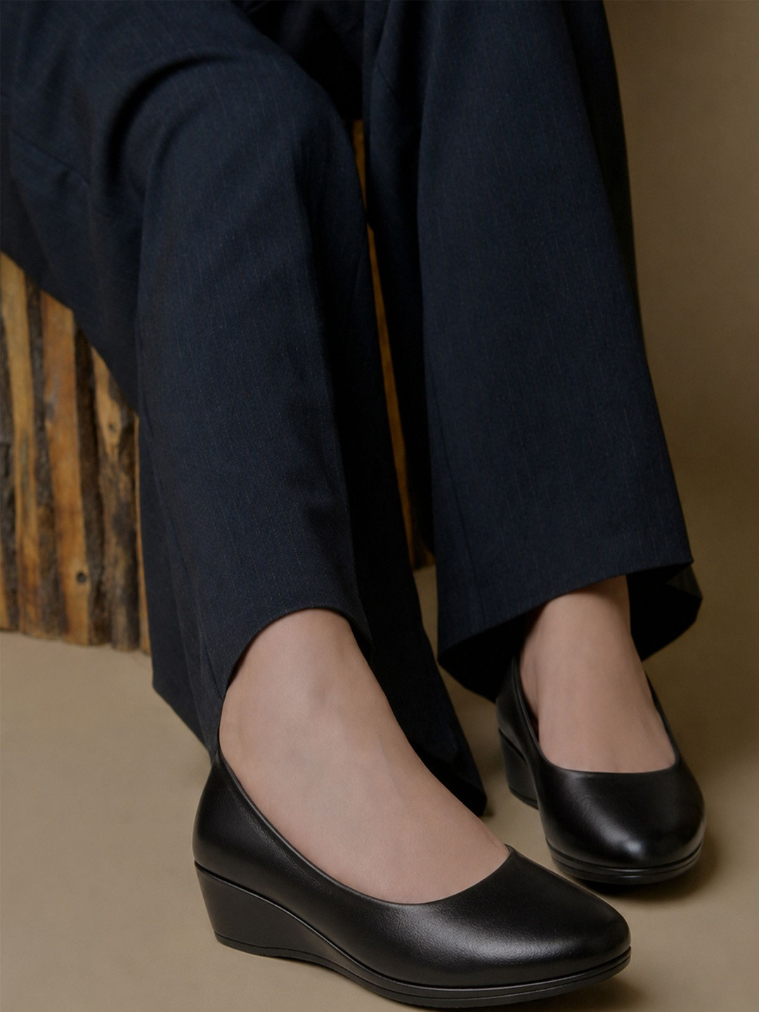DressBerry Round Toe Slip-On Ballerina