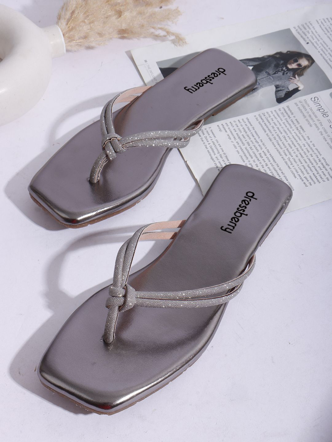 DressBerry Women Embellished T-Strap Flats