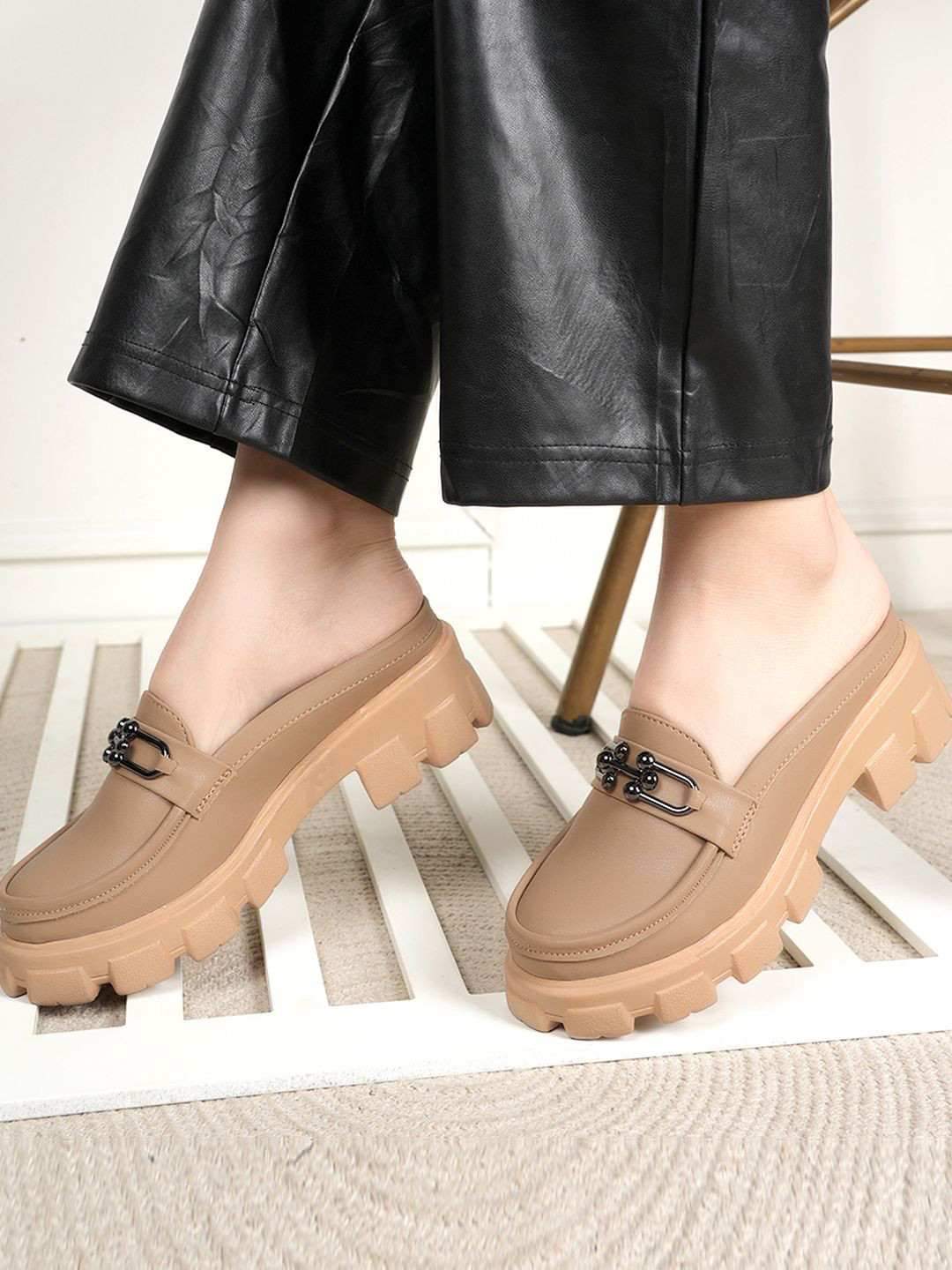 DressBerry Women Textured Slip-On Sneakers