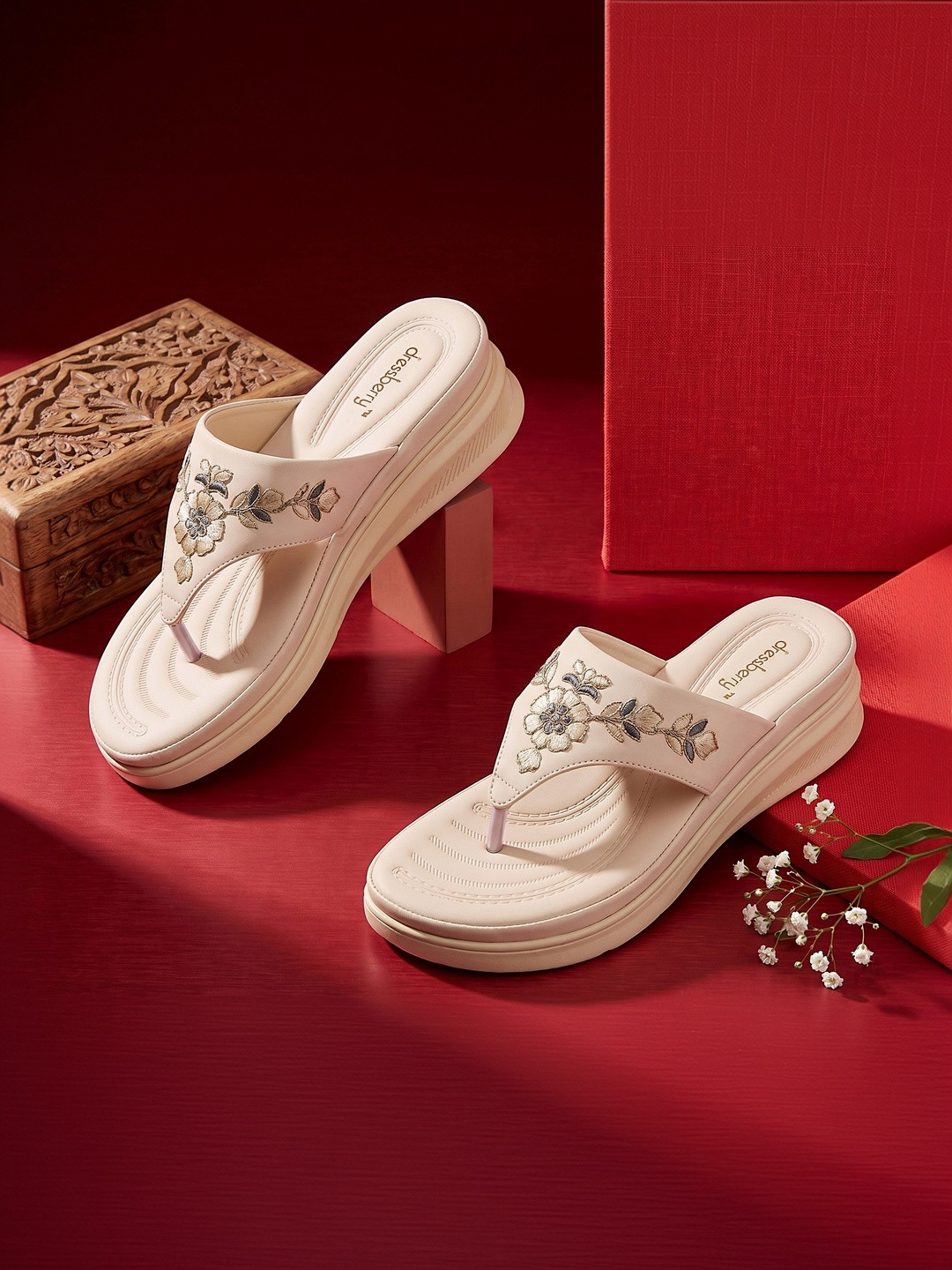 DressBerry Wedge Sandals