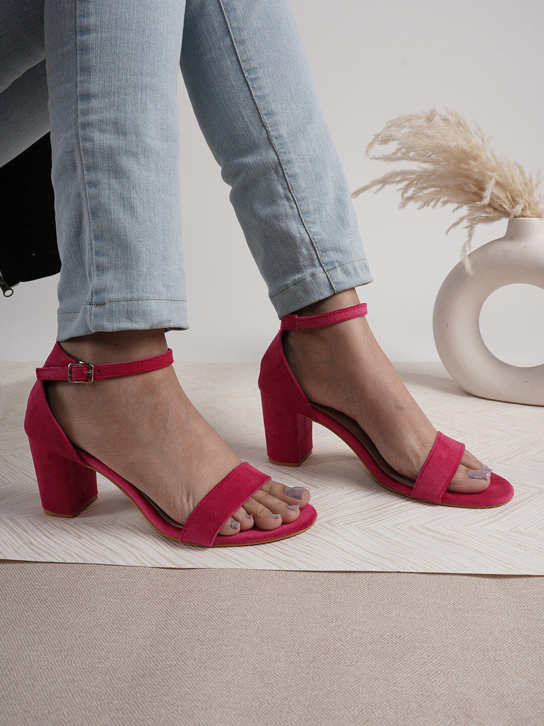 DressBerry Women Solid PU Block Sandals