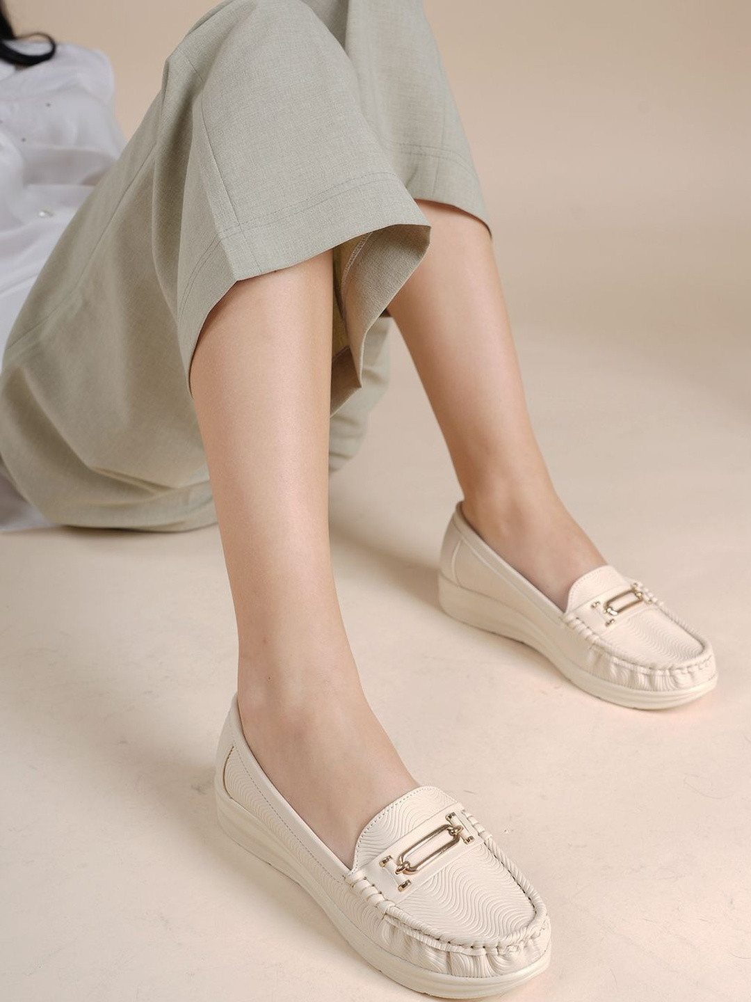 DressBerry Women Textured Loafers