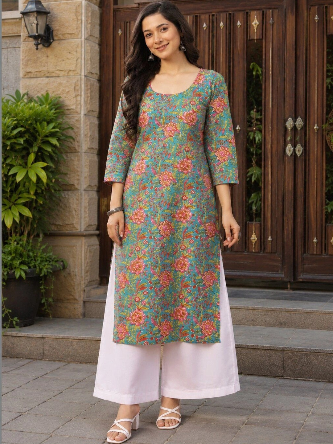 FABZARI Women Floral Printed Straight Round Neck Long Kurti