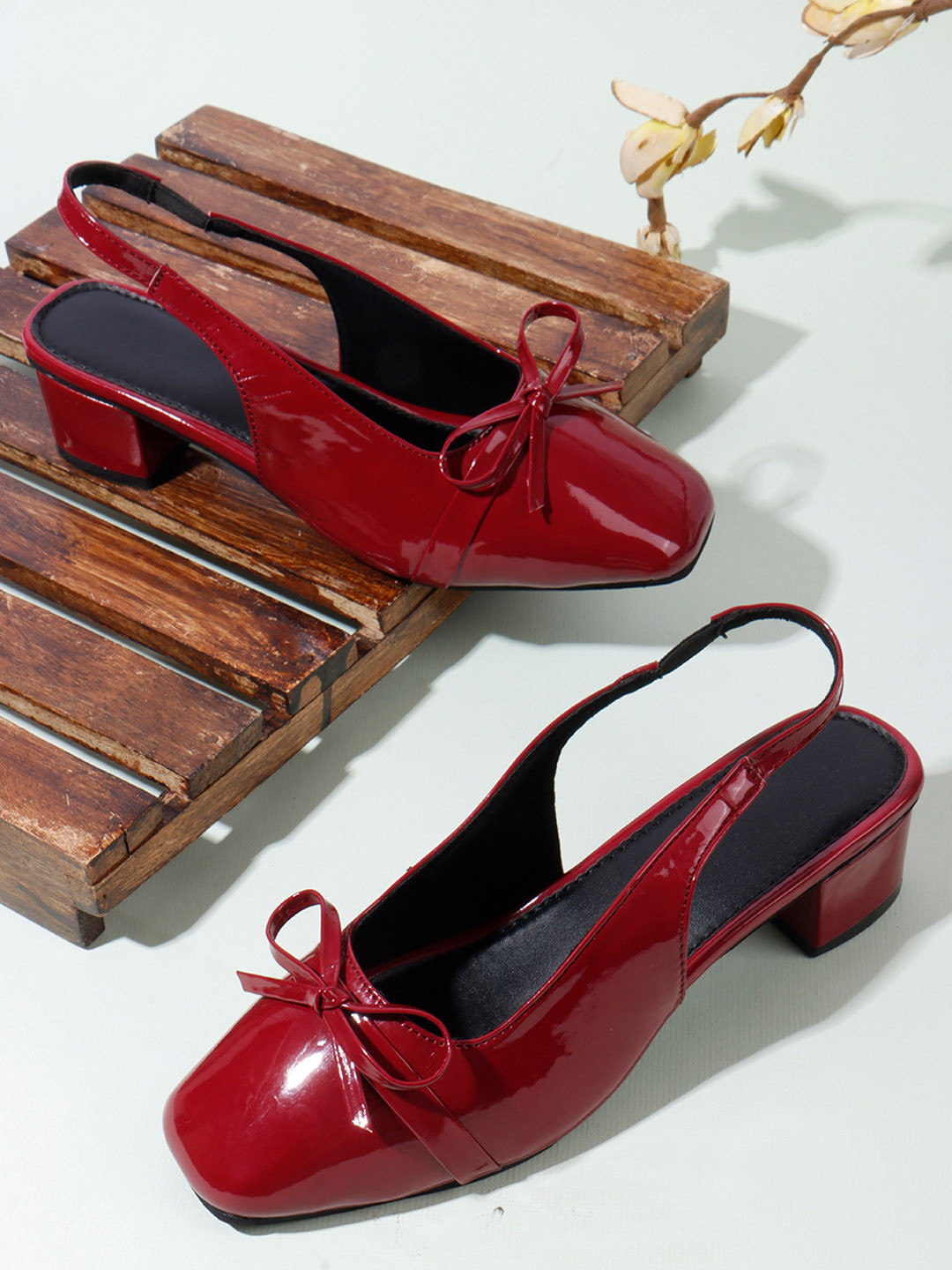 DressBerry Block Pumps with Bows