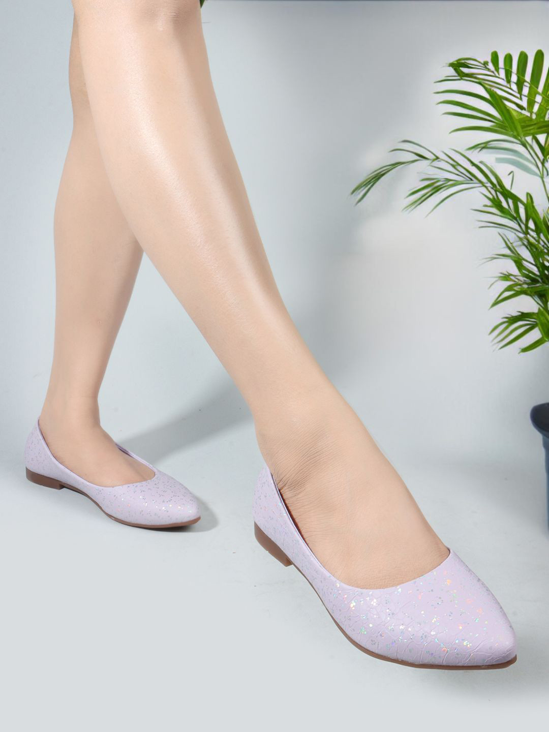DressBerry Women Textured Pointed Toe Slip On Ballerinas