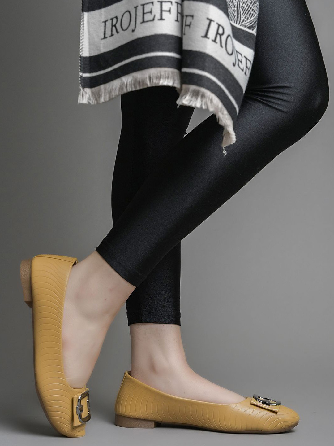 DressBerry Women Textured Ballerinas Flats