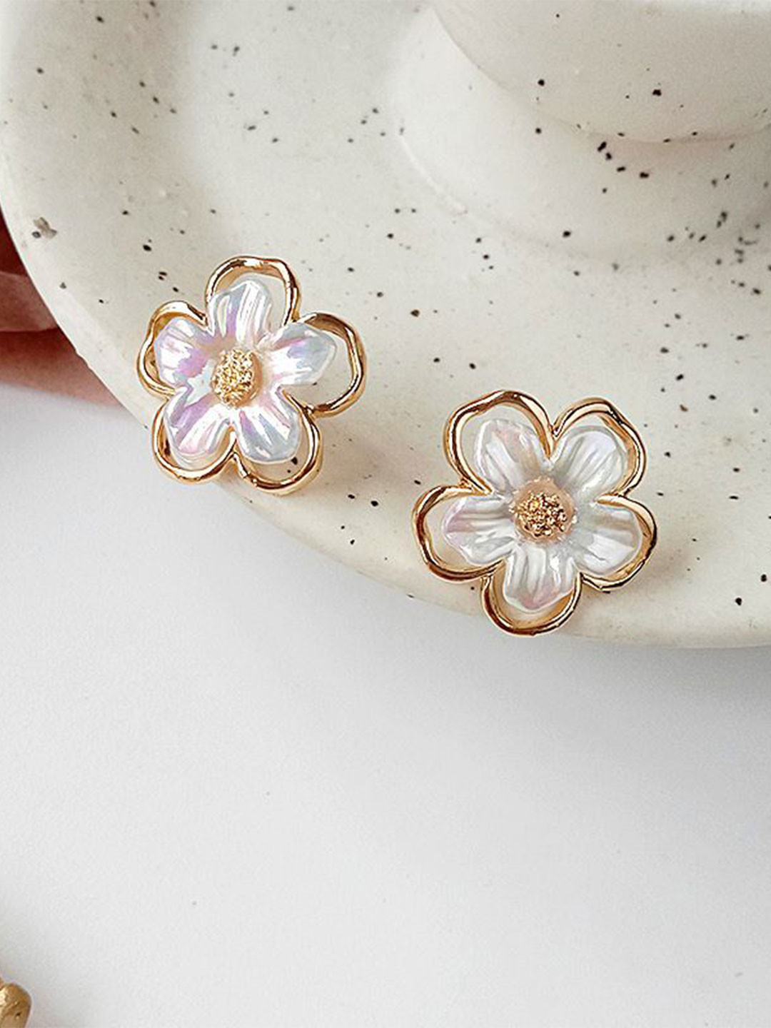 DressBerry Gold-Plated Pearls Beaded Korean Floral Shaped Studs