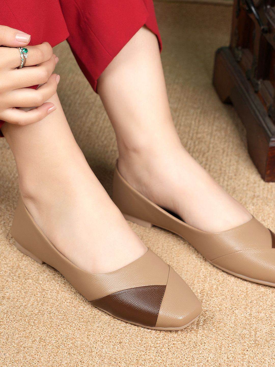 DressBerry Women Textured Ballerinas