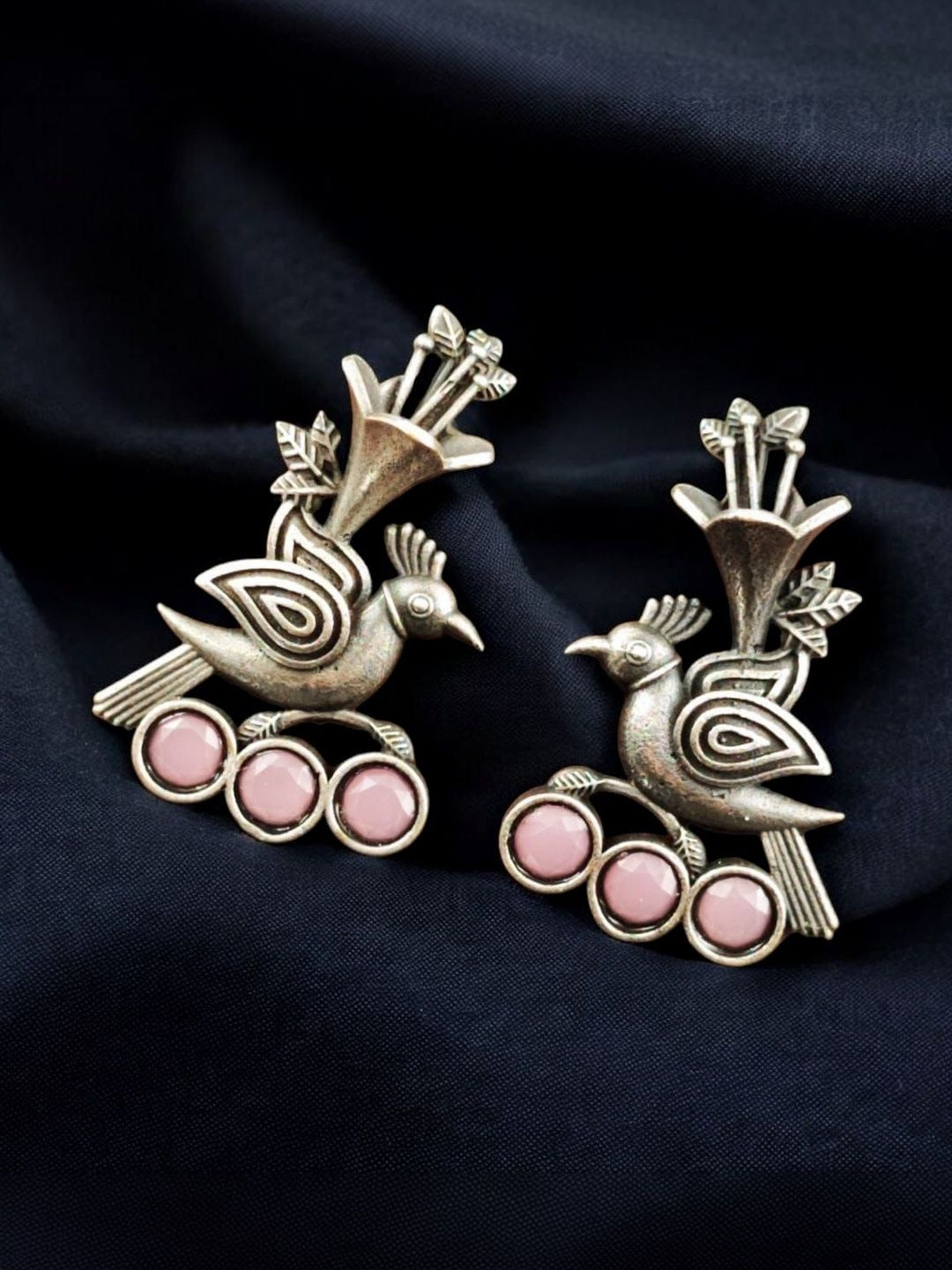 BANITHANI Animal Shaped Studs Earrings