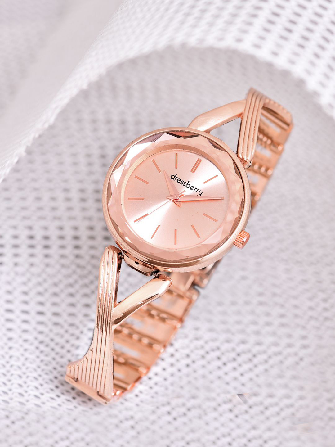 DressBerry Women Embellished Bracelet Style Straps Analogue Watch HOBDB-323-RG