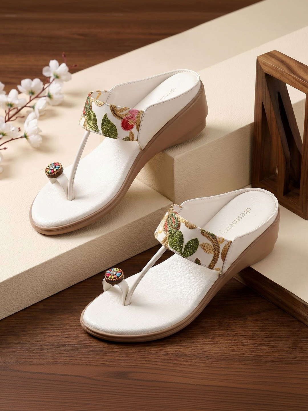 DressBerry Wedge Sandals