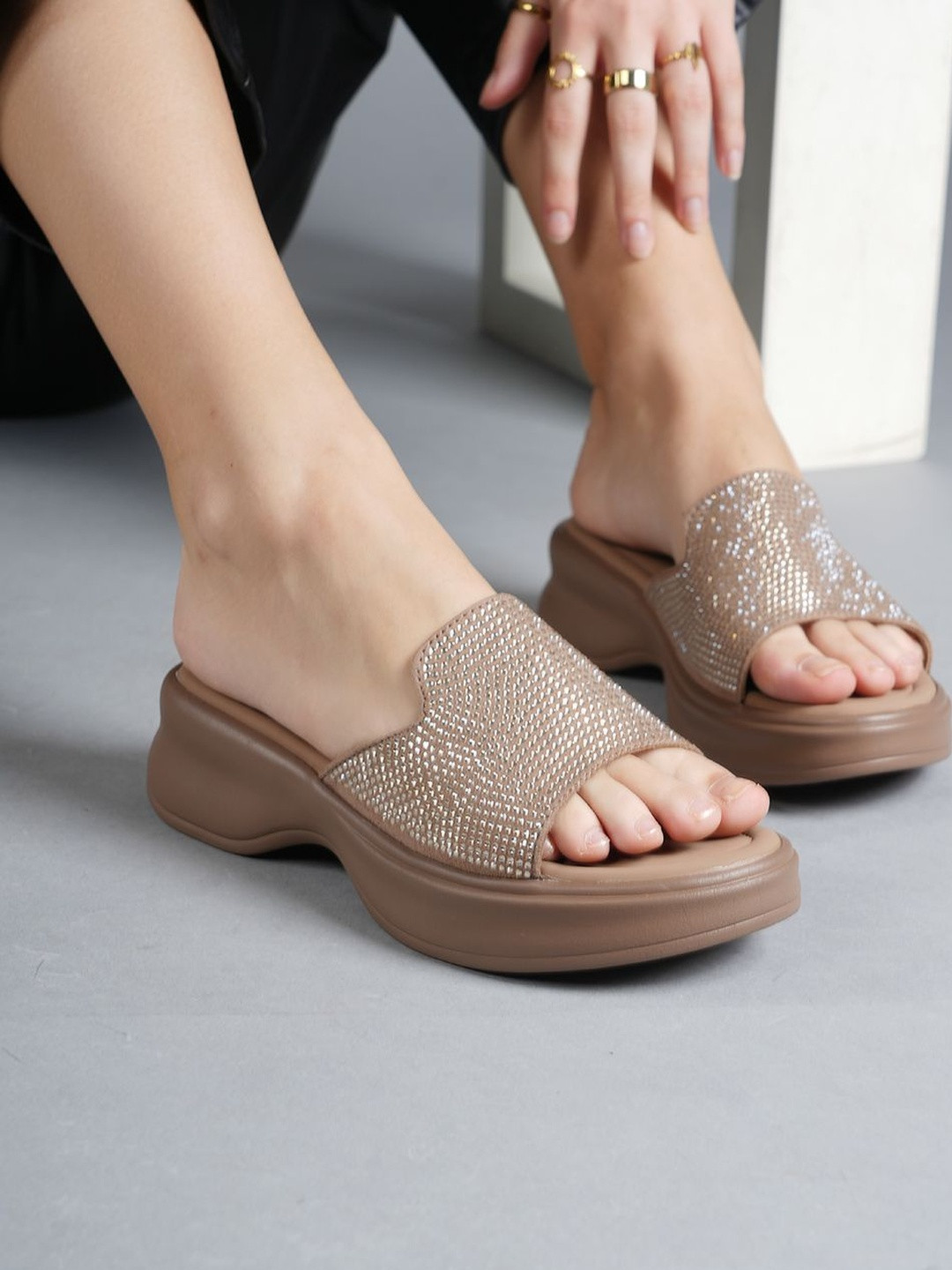 DressBerry Embellished Platform Sandals