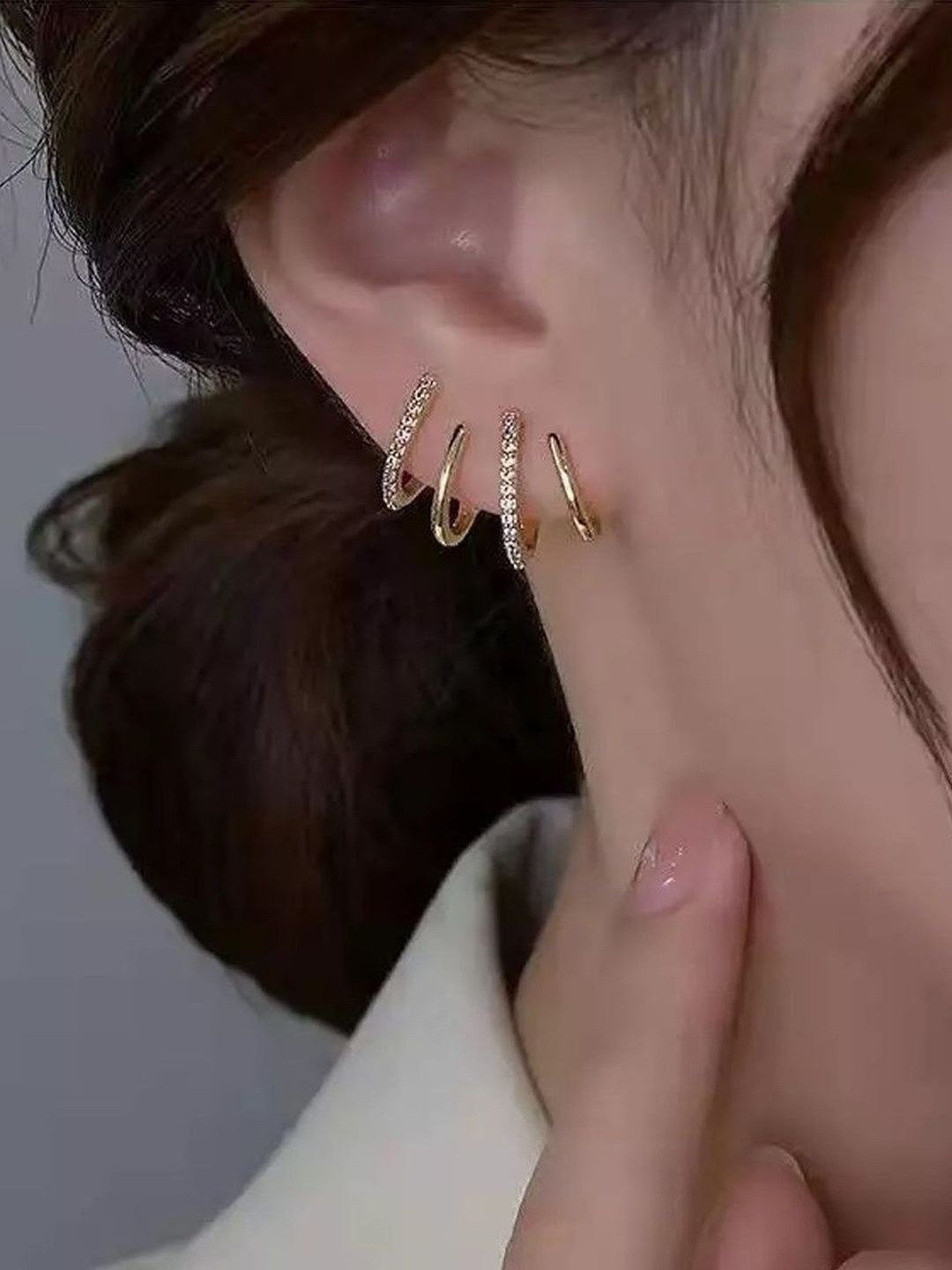 DressBerry Women Gold Plated Cubic Zirconia Studded Contemporary Ear Cuff Earrings