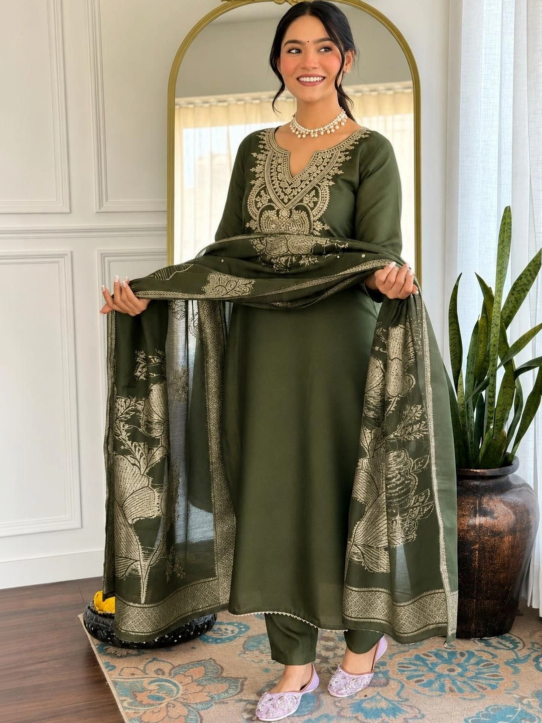 LIZORD FAB Women Ethnic Motifs Embroidered Regular Kurta with Trousers & With Dupatta