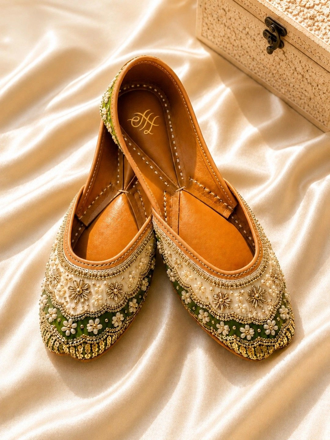 House of Pataudi Women Embellished Ethnic Mojaris Flats
