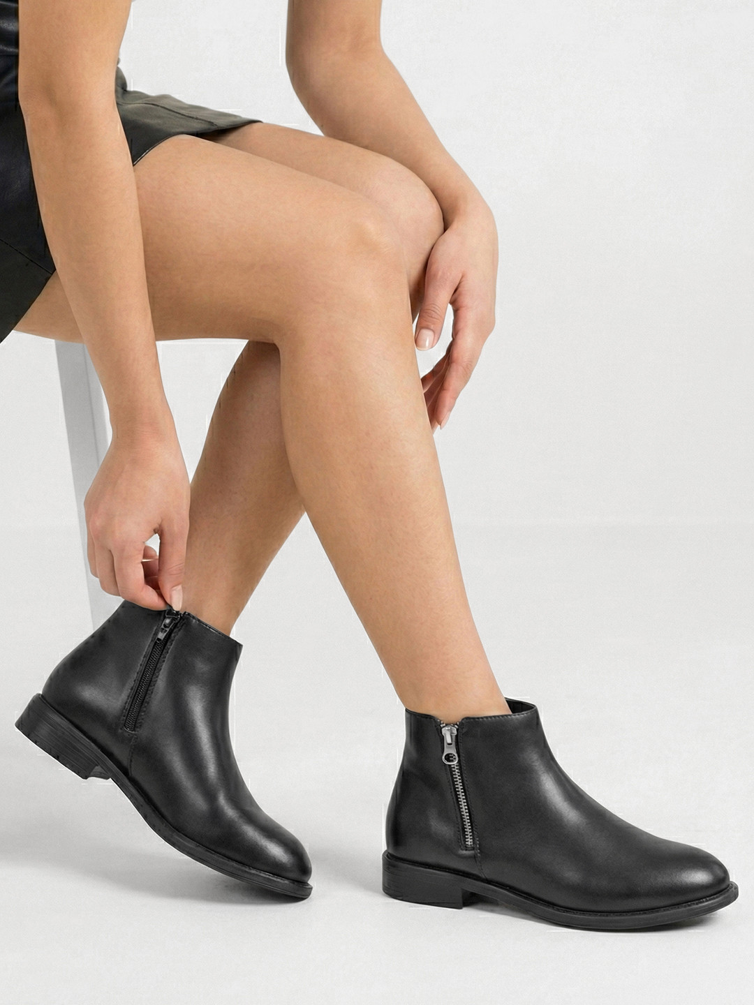 DressBerry Women Solid Stack Heel Boots