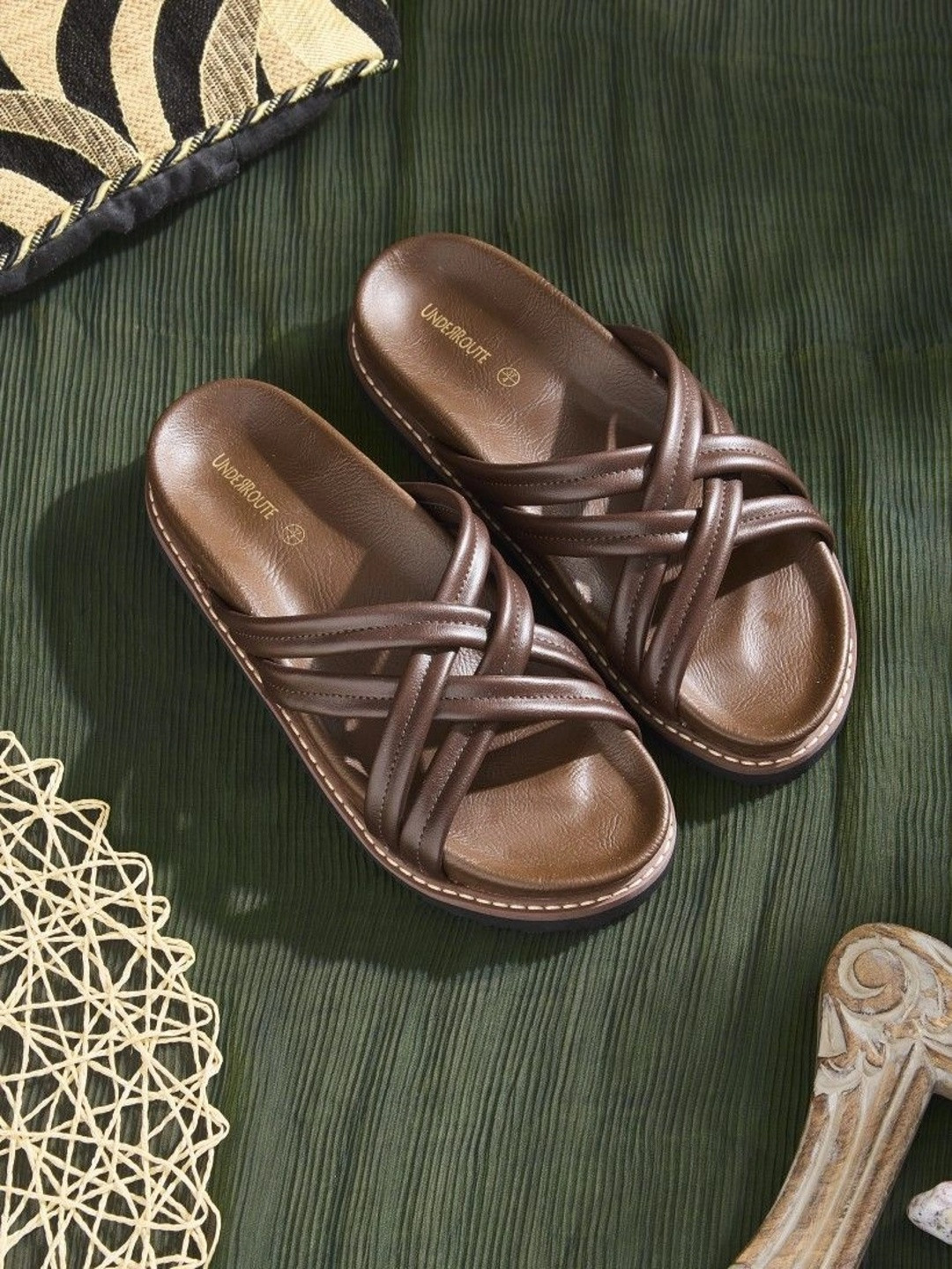 UNDERROUTE Women Comfort Sandals