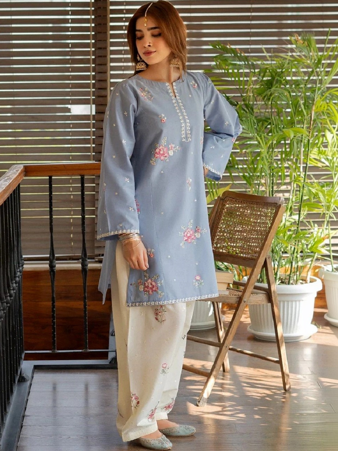 Sangria Women Floral Embroidered Regular Thread Work Kurta with Palazzos
