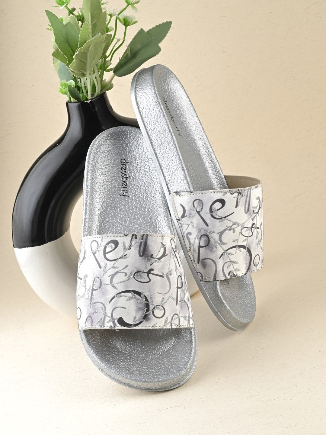 DressBerry Women Silver Printed Lightweight Pool Sliders