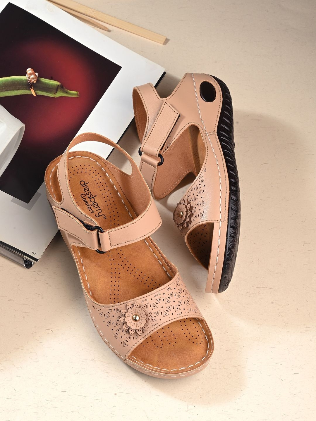 DressBerry Women Embellished Open Toe Flats