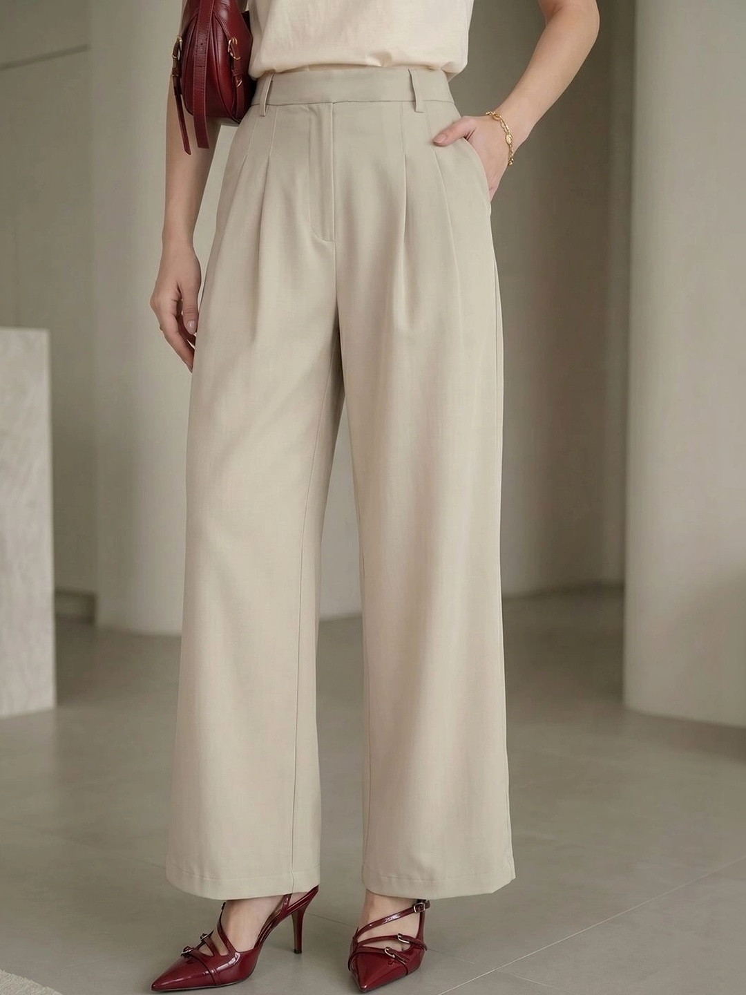 Moda Rapido Women Relaxed High-Rise Pleated Trousers