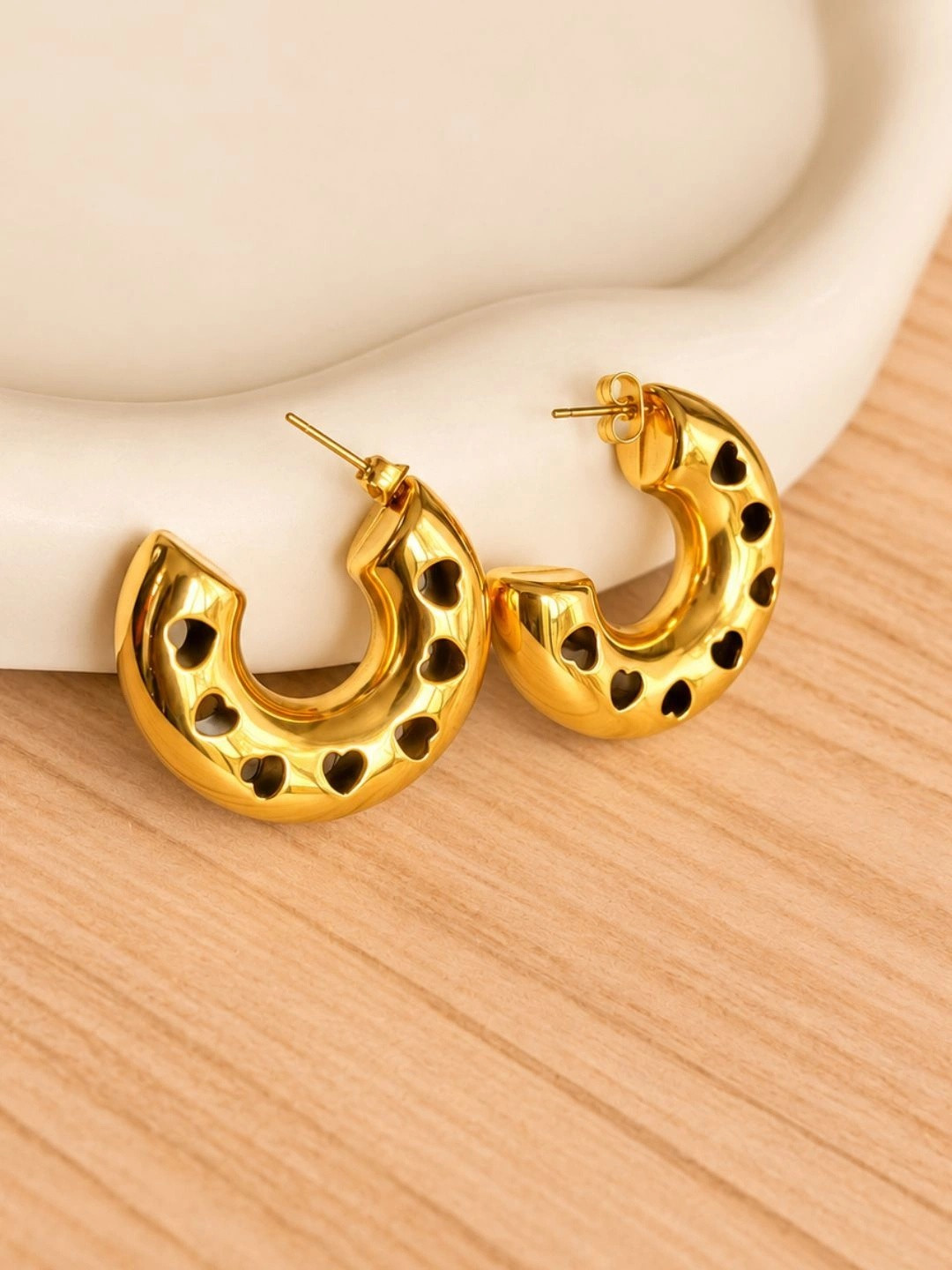 DIVING SWAN Women 18K Thick Gold Plated Inaya Cutout Heart Hoops Earrings