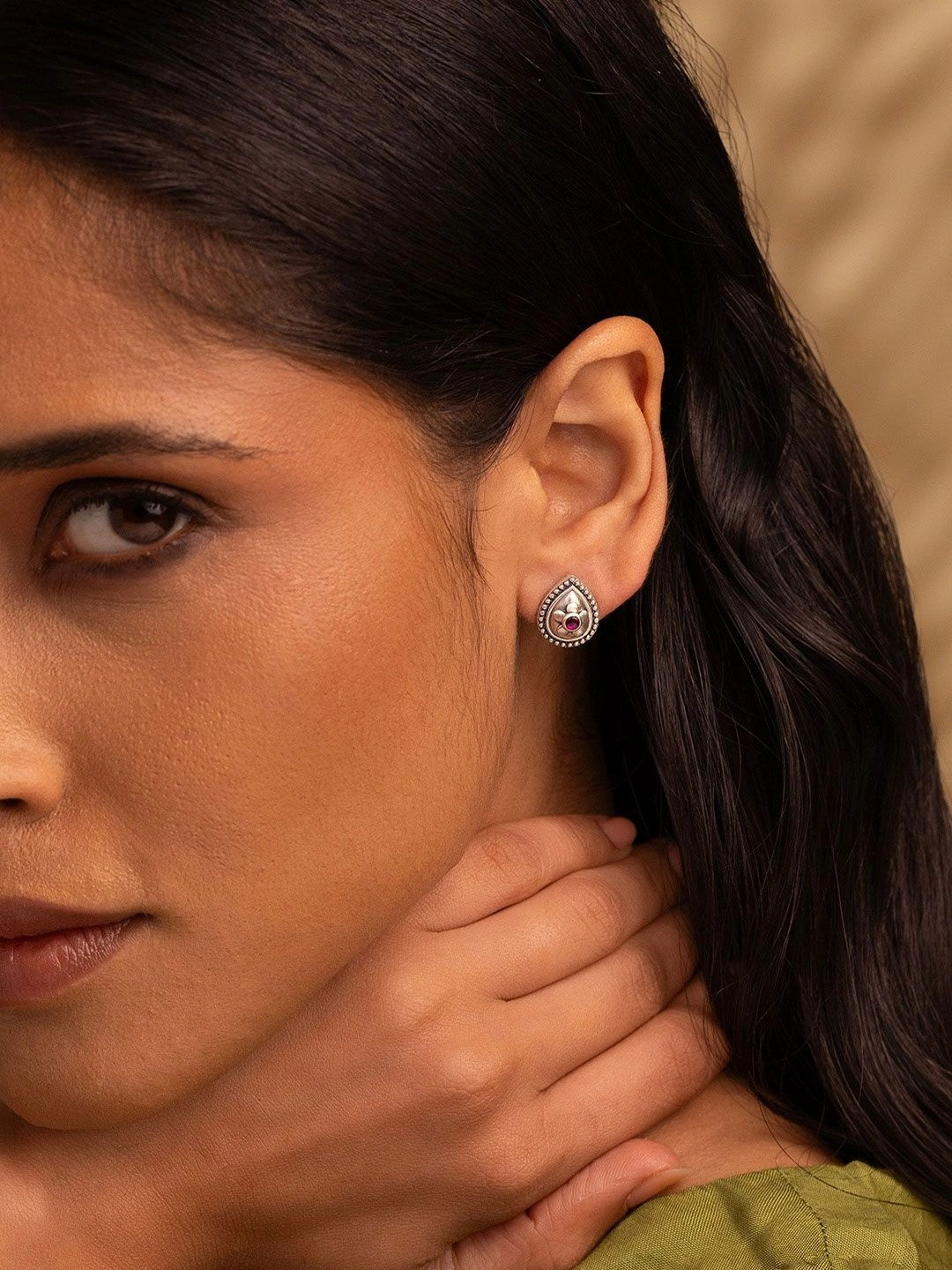 SHAYA Teardrop Shaped Studs Earrings