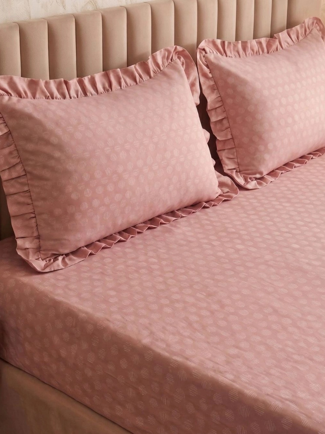Aura Pink 250 TC King Bedsheet with 2 Pillow Covers