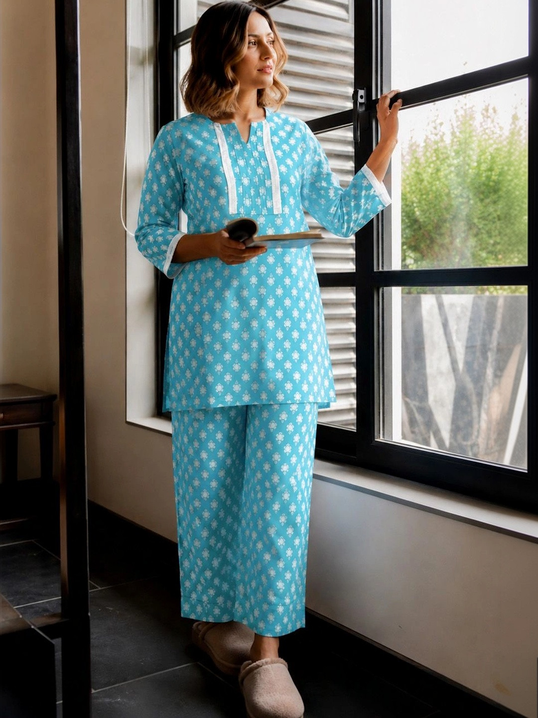 MIRCHI FASHION Women Floral Printed Regular Above Knee Length Kurta with Palazzos