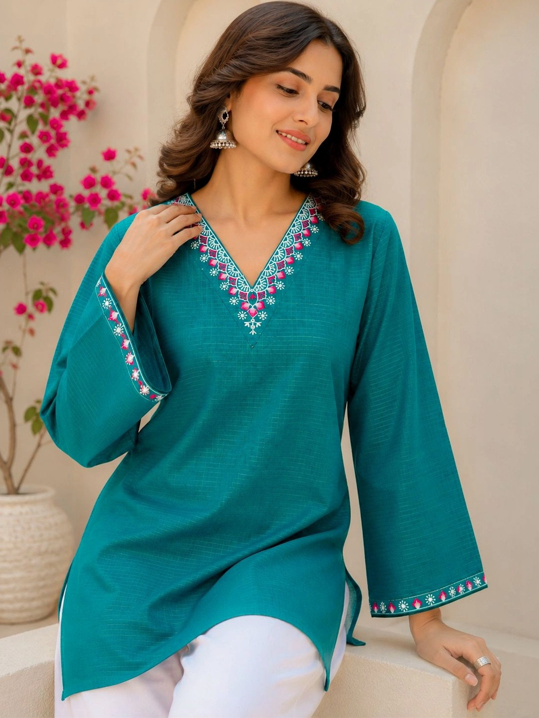 Ibrana Embroidered V-Neck Thread Work Thread Work Kurti