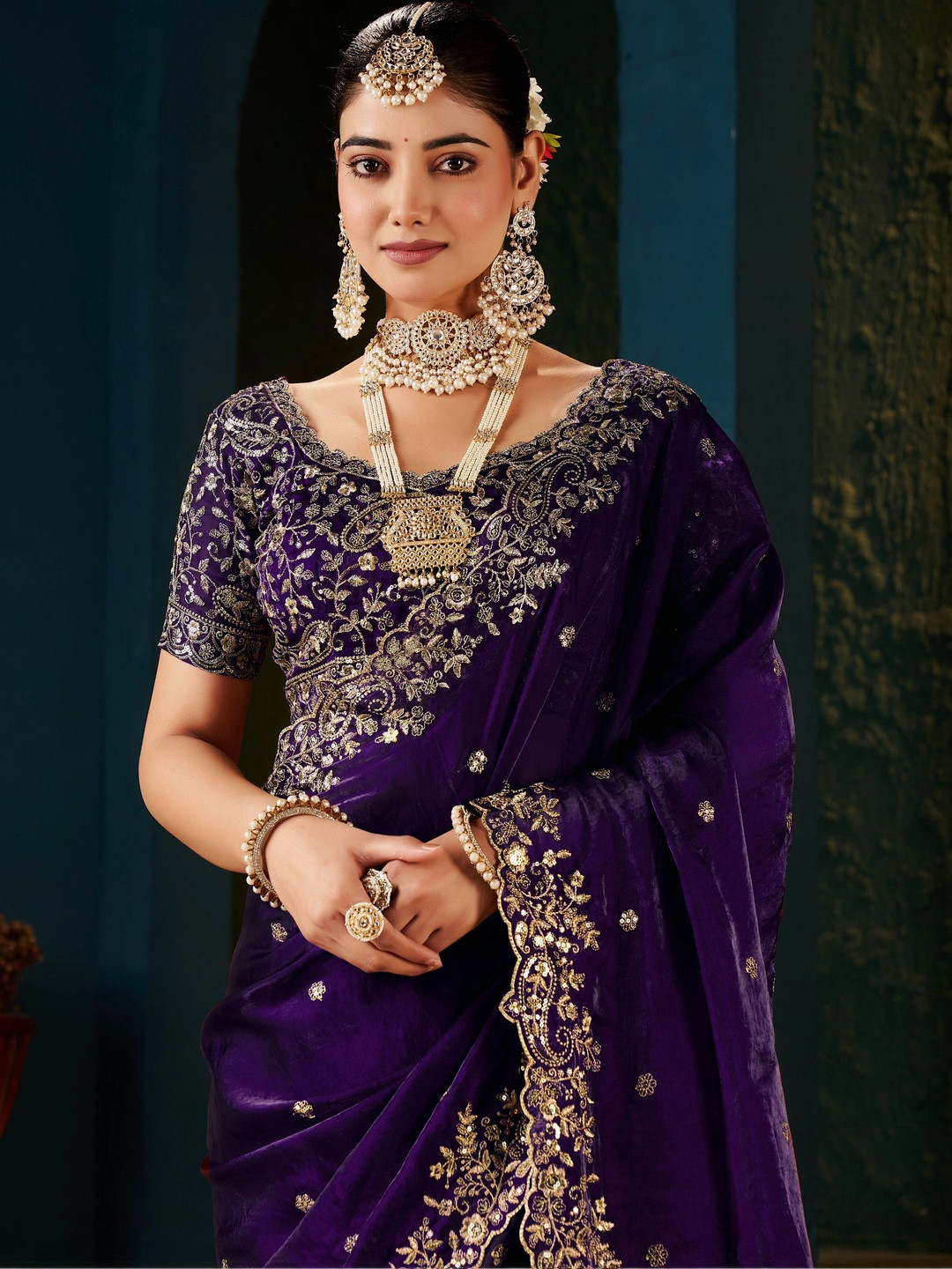 ANJAVI FASHION Floral Embroidered Heavy Work Saree
