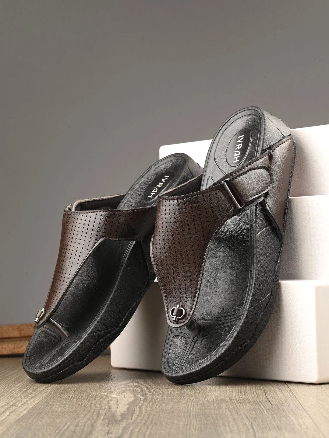 IVRAH Men Brown & Black Comfort Sandals