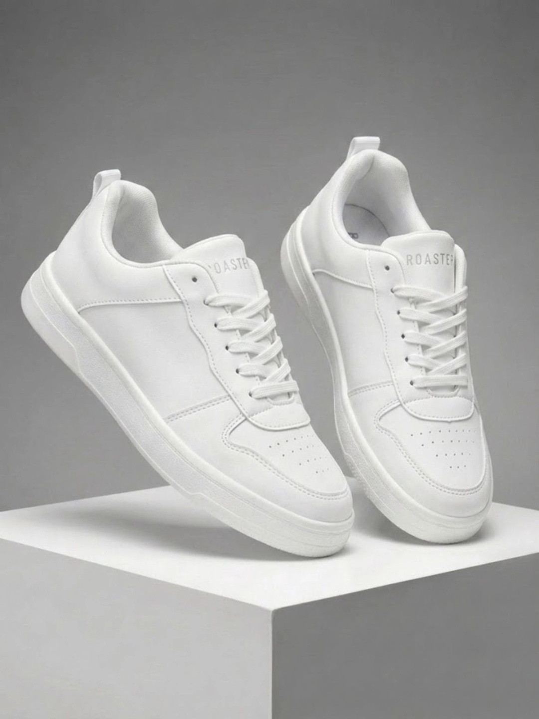 ROASTER Men Sneakers
