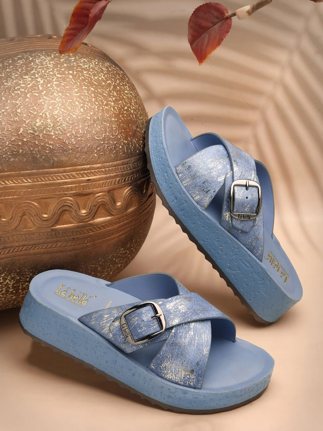La bella Women Textured Open Toe Flats with Buckles