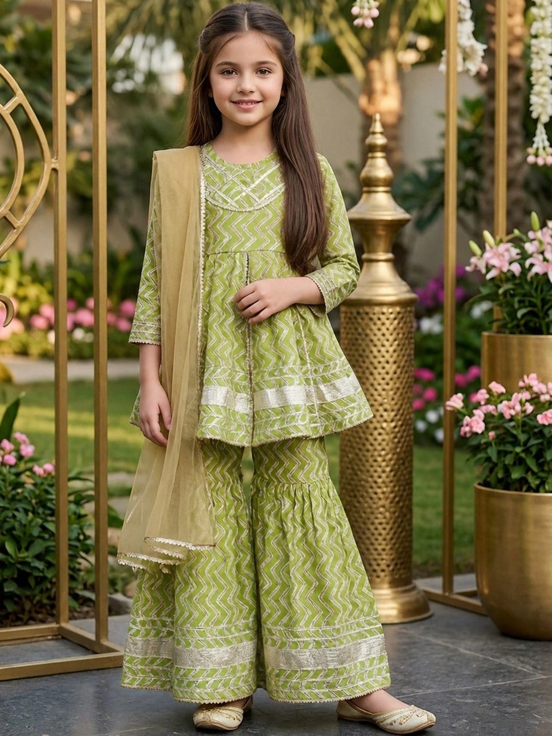 Cutiekins Girls Printed Regular Kurti with Sharara & With Dupatta