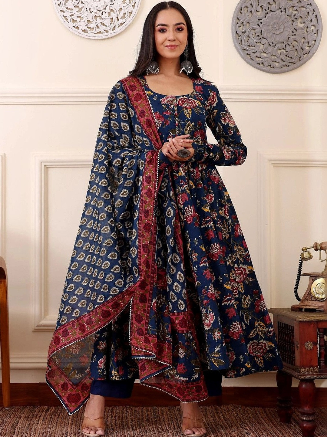 Chhipa Prints Women Floral Printed Regular Kurta with Trousers & With Dupatta