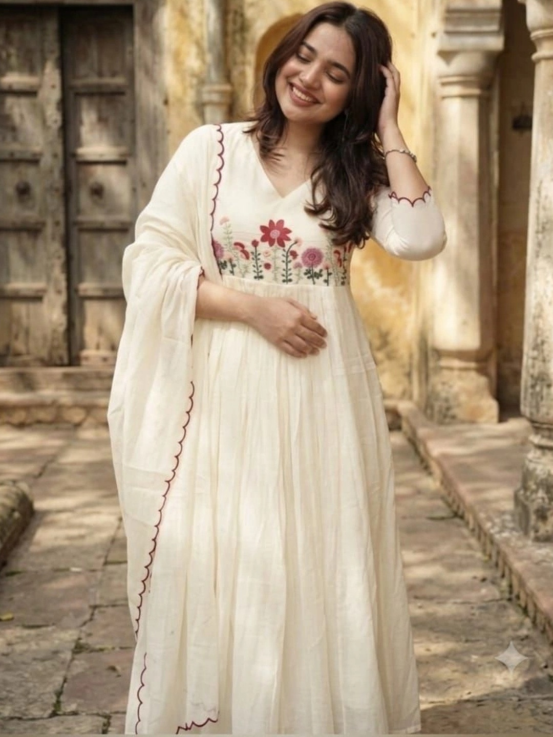 MARIONETTEFASHION Women Floral Embroidered Regular Thread Work Pure Cotton Kurta with Trousers & With Dupatta