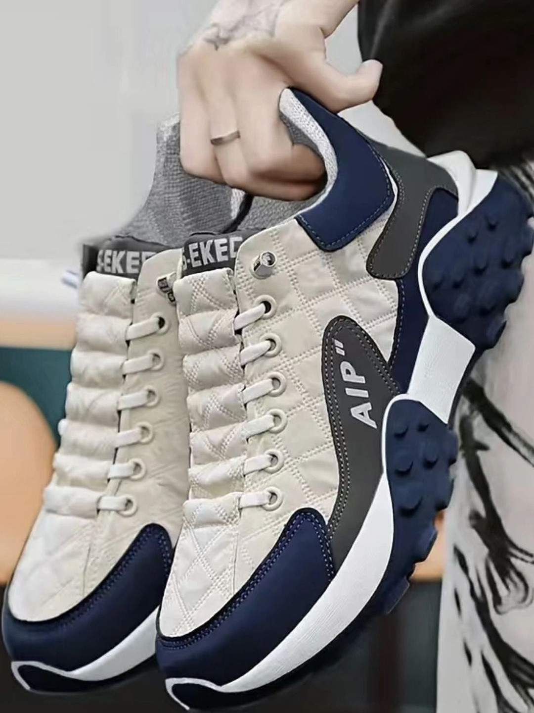 Robbie Jones Men Textured PU Sneakers