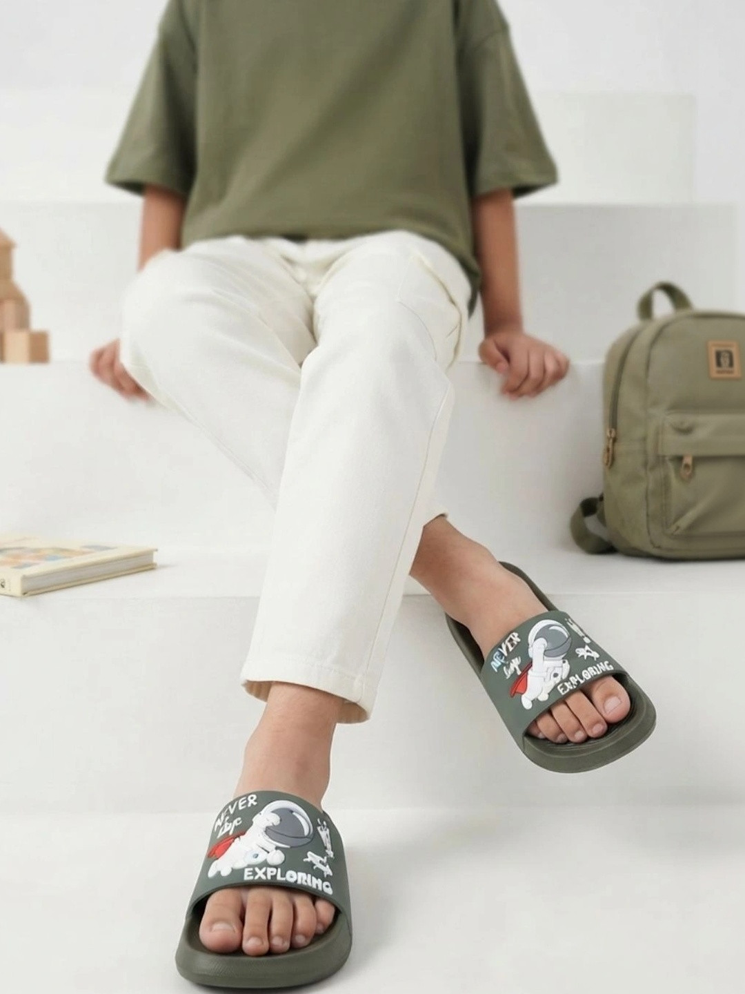 GLISSERS Boys Astronaut Embossed Sliders
