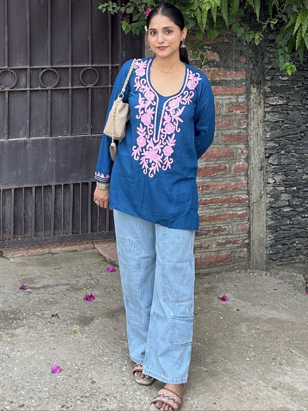 Kashmir Box Kashmiri Aari Women Blue Embroidered Viscose Rayon Short Kurti