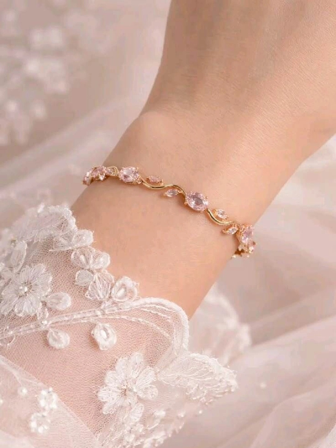 Murliwala Unisex Gold-Plated Link Bracelet