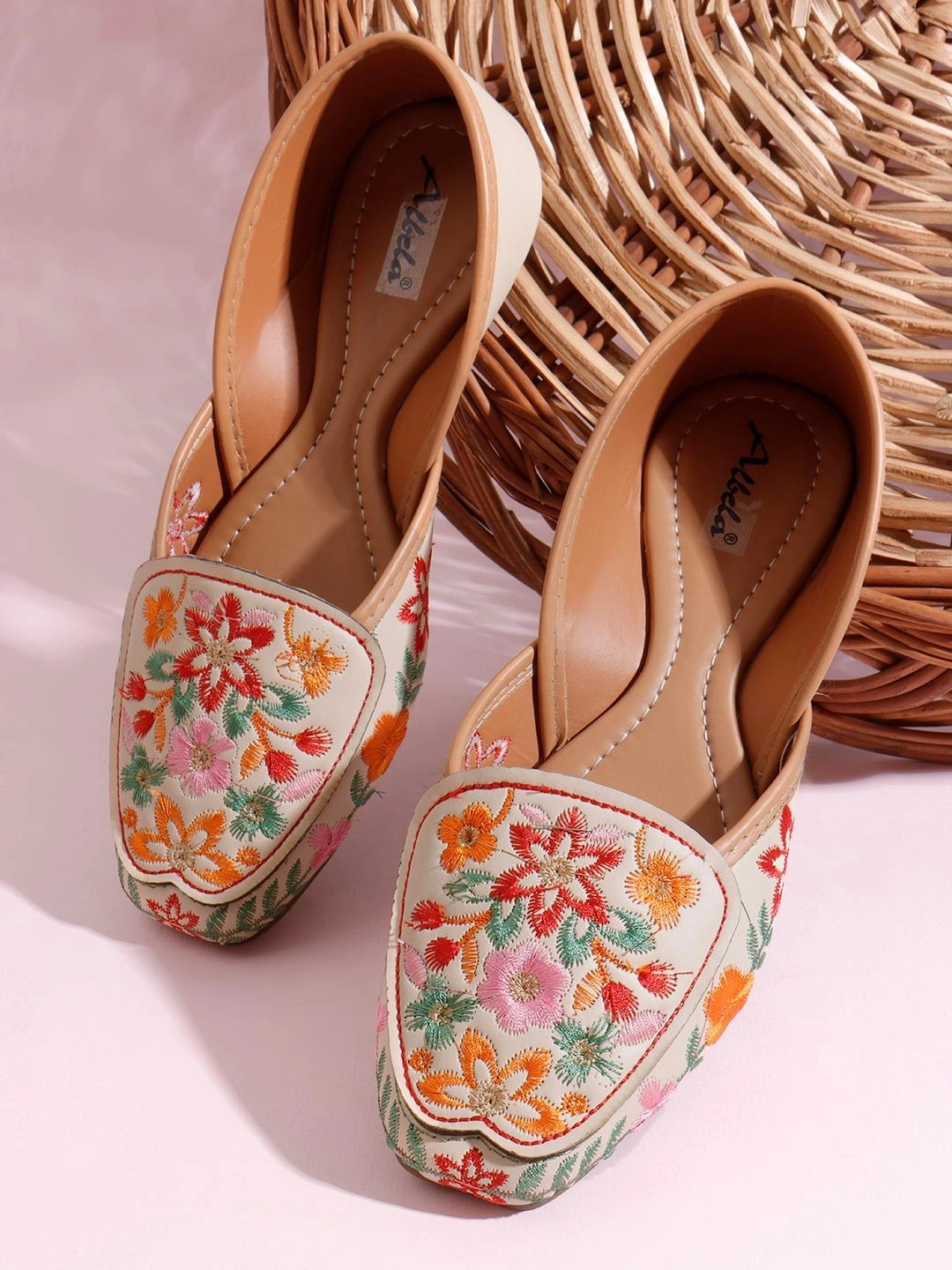 ALBELA Women Embellished Ethnic Mojaris with Embroidered Flats