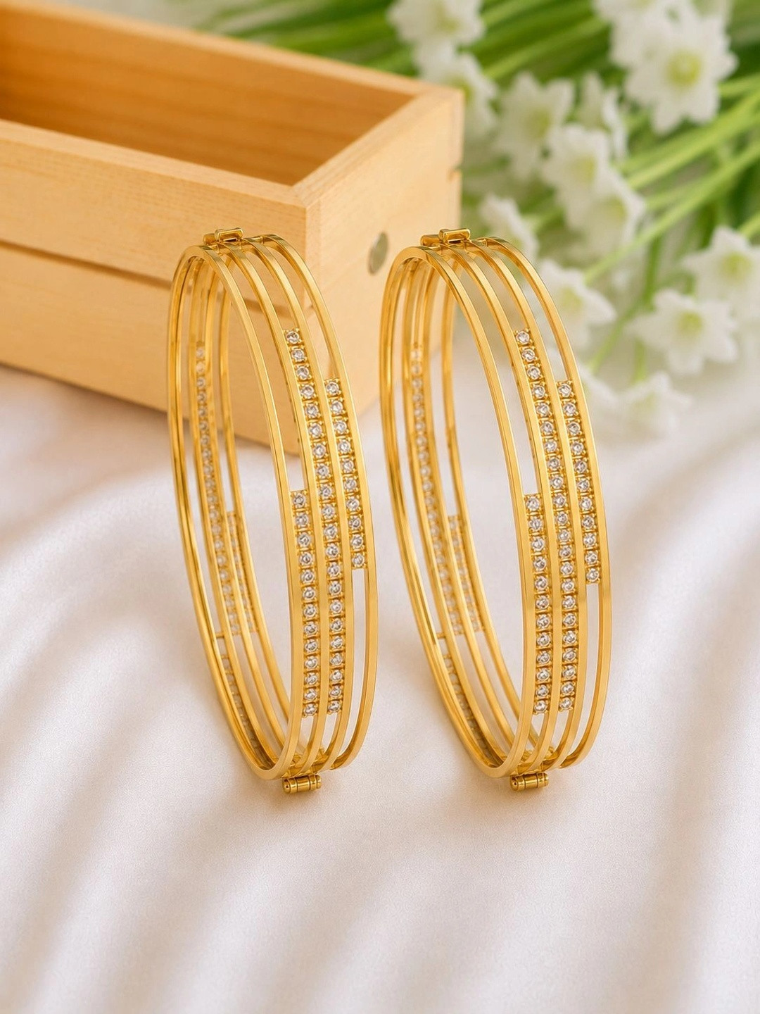 Zeraki Jewels Set of 2 Gold-Plated Bangles